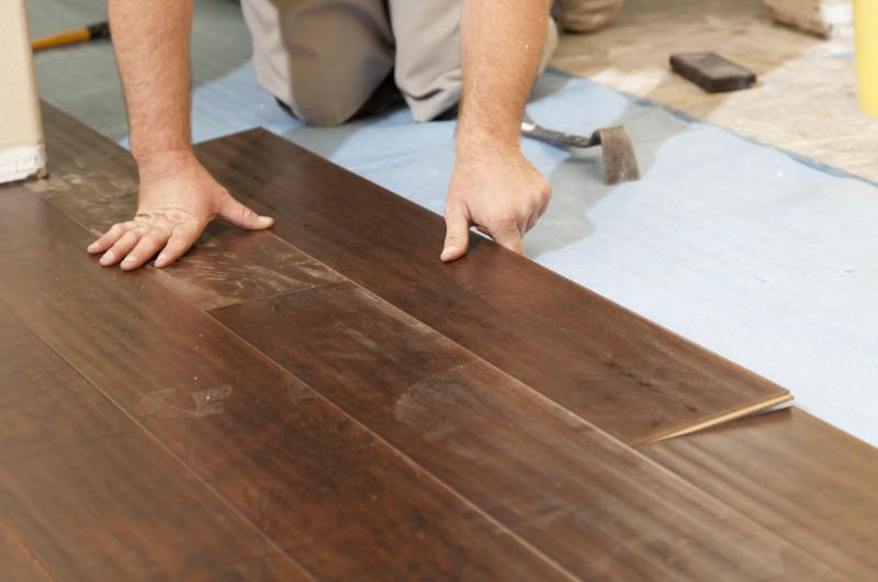 Installinghardwood floor planks